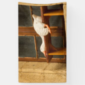 Een gans rusten op een bankbanner spandoek (Verticaal)