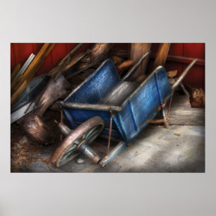 Een gebruikte kruiwagen poster