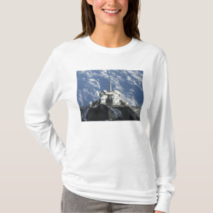 Een gedeeltelijk uitzicht van Space Shuttle Atlant T-shirt