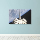 Een gedeeltelijk uitzicht van Space Shuttle Endeav Canvas Afdruk (Insitu (Houten vloer))