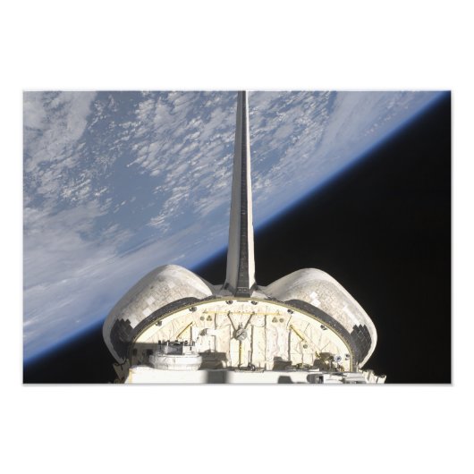 Een gedeeltelijk uitzicht van Space Shuttle Endeav Foto Afdruk (Voorkant)