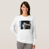 Een gedoceerd Soyuz-ruimtevaartuig T-shirt (Voorkant volledig)