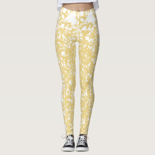 Een geel tapijt met een zich herhalend motief lijk leggings