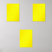 Een geel vierkant gecentreerd op een schone witte  muurkunst sets (Voorkant)