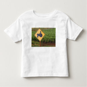 Een geeltrekkruising in de wijngaard kinder shirts