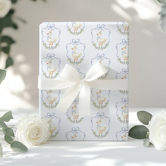 Een Gekke Goose Blue Bow Crest  Verjaardag Cadeaupapier