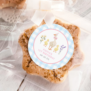 Een Gekke Goose Blue Gingham 1st Birthday Ronde Sticker