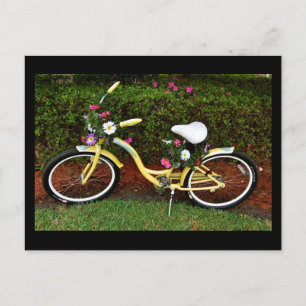 Een gele fiets bedekt met bloemen - grappige rug briefkaart