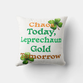 Een gelukkige leraar die kennis en geluk verspreid kussen