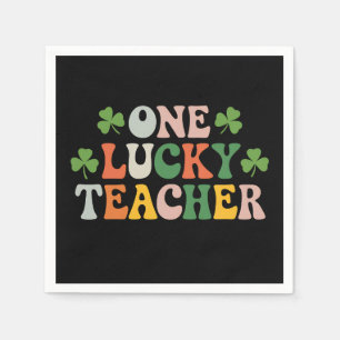 Een gelukkige leraar die retro St. Patrick's Day o Servet