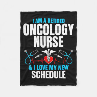 Een Gepensioneerde Oncologieverpleegkundige Houdt Fleece Deken