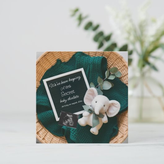 Een gezellige Neutral basket zwangerschapsaankondi Kaart (Staand voorkant)