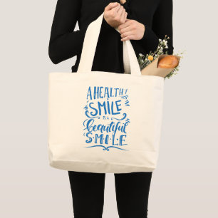 Een gezonde glimlach is een mooie glimlach grote tote bag