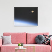 Een gigantische maan zichtbaar boven de atmosfeer  canvas afdruk (Insitu (Woonkamer))