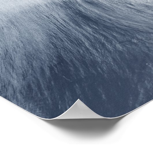 Een gigantische wolk zwaait boven het zee poster (Hoek)