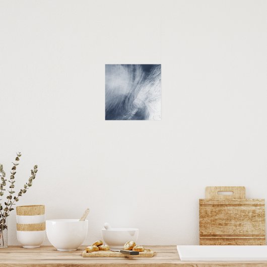 Een gigantische wolk zwaait boven het zee poster (Keuken)