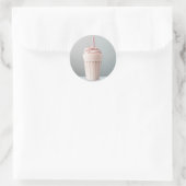 Een glas aardbeienmilkshake ronde sticker (Tas)