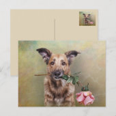 Een grappige hond met een bloem in de mond briefkaart (Voorkant / Achterkant)