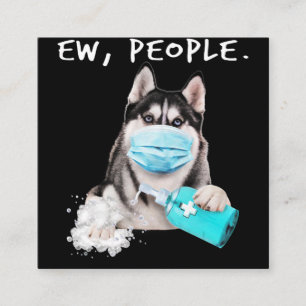 Een grappige husky hond met een cadeau voor een ge vierkante visitekaartje