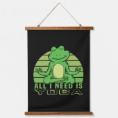 Een grappige kikker met yoga. hangend wandkleed (Voorkant)