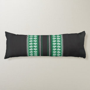 Een groen en zwart patroon met een boom in het mid lichaamskussen