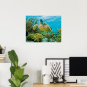 Een groene schildpad op de zwarte riffen van Bonai Poster (Thuiskantoor)