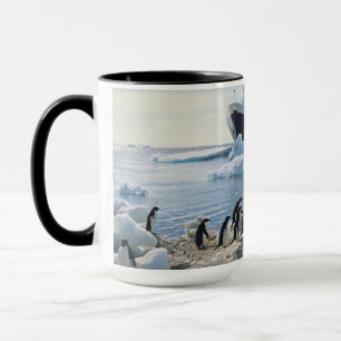 Een groep pinguïns die op een valkuil staan mok