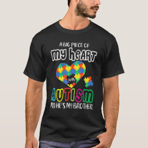 Een groot stuk van mijn hart heeft autisme en hij t-shirt