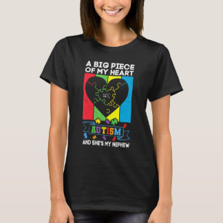 Een groot stuk van mijn hart heeft autisme en zij  t-shirt