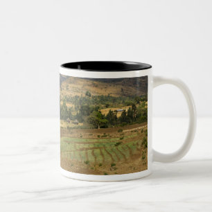 Een groot uitzicht op een grote rotsberg tweekleurige koffiemok