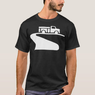 Een grote vrachtwagen die langs de weg rijdt, gekl t-shirt
