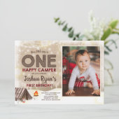 Eén Happy Camper Birthday Invitation Camping Party Kaart (Staand voorkant)