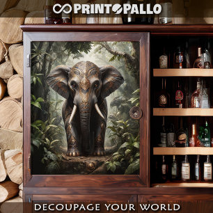 Een heilige olifant in gouden gewaden in de jungle tissuepapier
