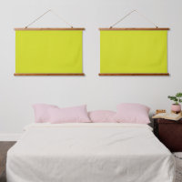 Een helder geel vierkant met een duidelijke witte 
