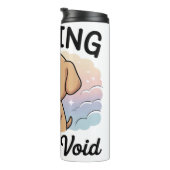 Een hond die in de leegte staart thermosbeker (Geroteerd rechts)