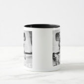 Een hond in een auto. mok (Midden)