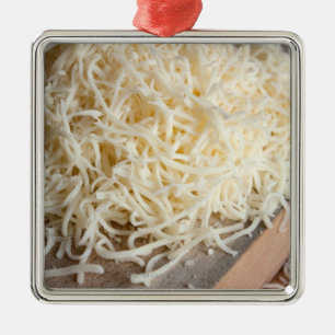 Een hoop verse mozzarella kaas. metalen ornament