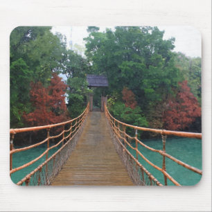 Een houten brug in een Chinees volkscultuurpark. Muismat