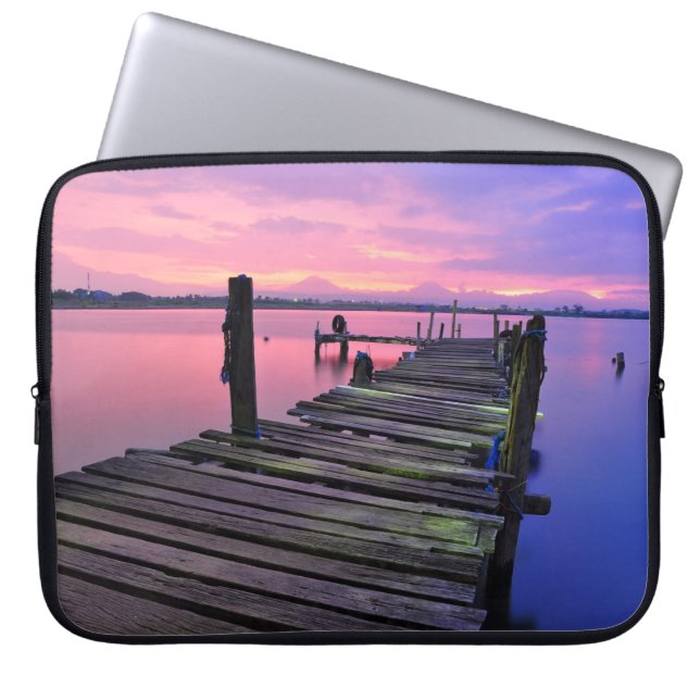 Een houten pier laptop sleeve (Voorkant)