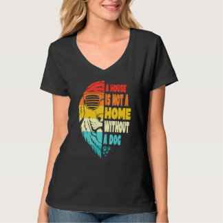 Een huis doen is geen thuis zonder hond. t-shirt