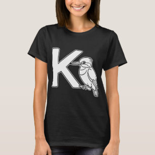 Een illustratie van ijsvogel naast letter K T-shirt
