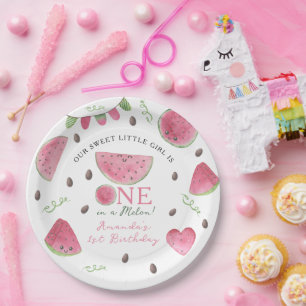 Een in een meloen Schattige Watermelon Meisje 1e V Papieren Bordje