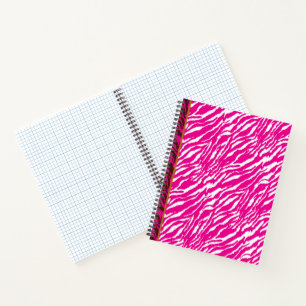 Een ingewikkeld bloemmotief in roze en wit, art notitieboek