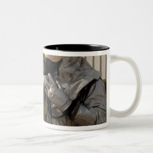 Een Iraakse brandweerman Tweekleurige Koffiemok