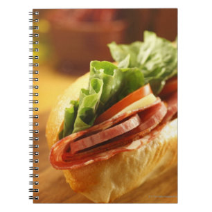 Een Italiaanse sub-sandwich met Notitieboek