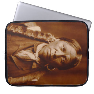 Een Jicarilla-man, 1904 Laptop Sleeve