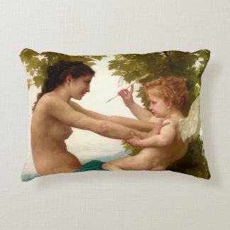 Een jong meisje verdedigt zichzelf tegen Eros Accent Kussen