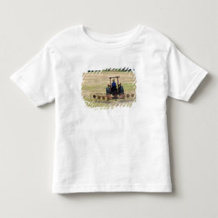 Een jonge jongen die een tractor bestuurt om te oo kinder shirts