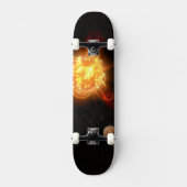 Een jonge rode dwerg skateboard (Voorkant)