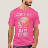 Een jongen die van basdrum houdt t-shirt (Voorkant)